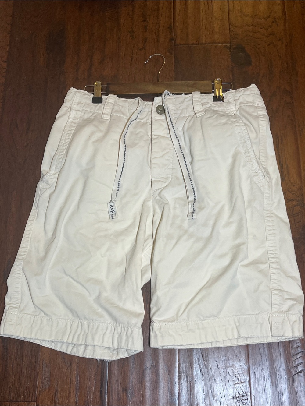 Abercrombie & Fitch Off-White Men's Flat Front Drawstring Shorts